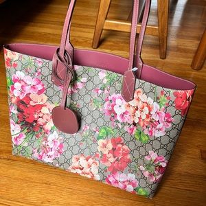 Gucci GG Supreme Monogram Blooms Tote